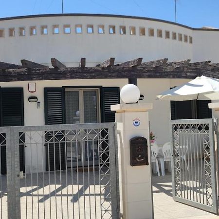 Casa Vacanze Il Sorriso Di Emi Torre Suda Exterior foto