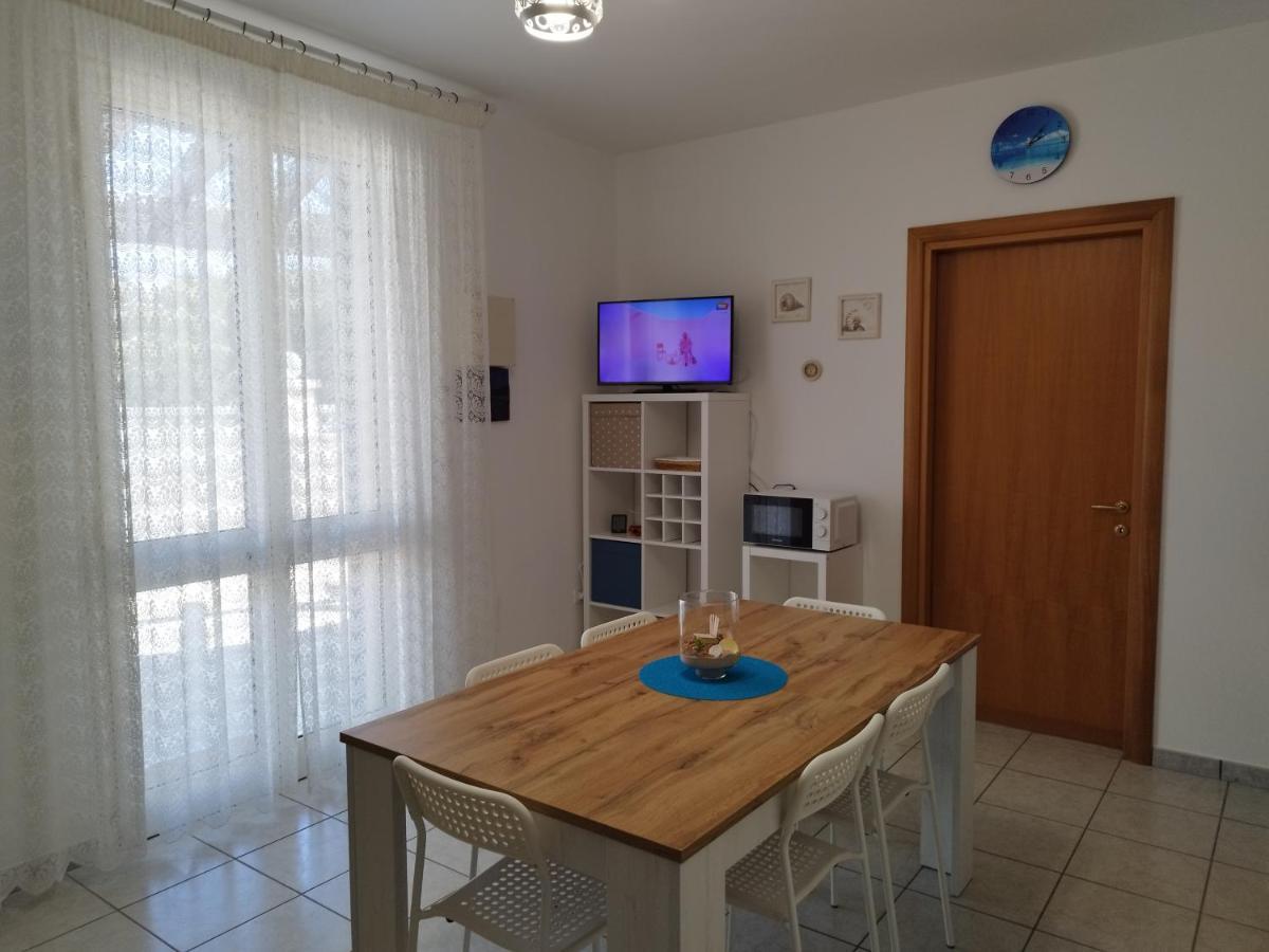 Casa Vacanze Il Sorriso Di Emi Torre Suda Exterior foto